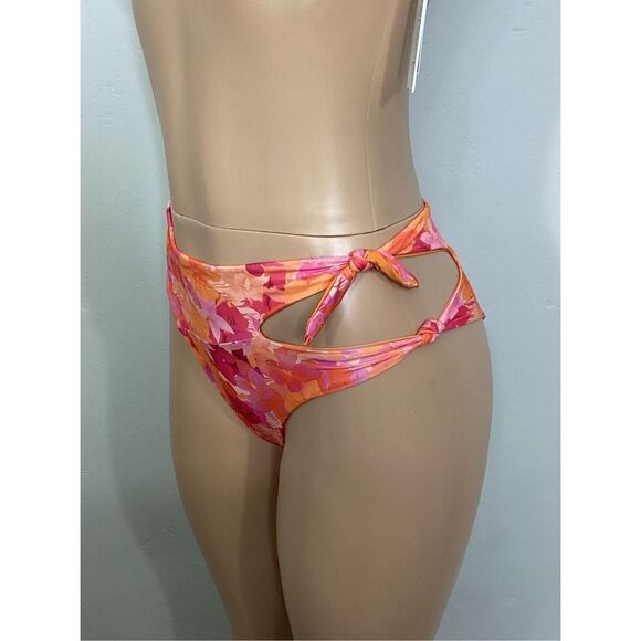 New. L*SPACE floral Rose top/Jack bottom. Small. Retails $213 - Picture 16 of 16